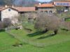 Située au cœur du massif central, dans un parc naturel auvergnat, non loin du Puy-en-Velay, cette ancienne ferme a été reconvertie en une spacieuse maison d’habitation et un éco-gîte labellisé de 10 personnes, pour un séjour en harmonie avec la nature.