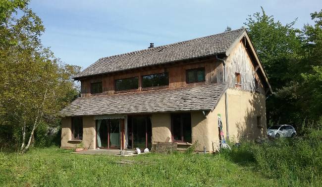 Construction cabane autonome bois et paille en Auvergne