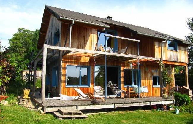 Construction cabane autonome bois et paille en Auvergne