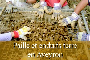 Chantier participatif en Aveyron 12 Midi-Pyrénées Najac paille et enduits terre