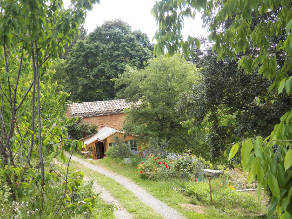 Crèche vide en bois et liège avec tuiles et barrière 42 x 18 x 28