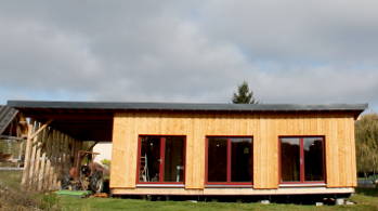 Construction cabane autonome bois et paille en Auvergne