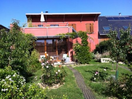 Maison écologique à vendre en Ille-et-Vilaine - 35 - proche Rennes et Saint-Malo : intelligemment conçue, cette maison récente et agréable est représentative du superbe éco-quartier breton dont elle fait partie