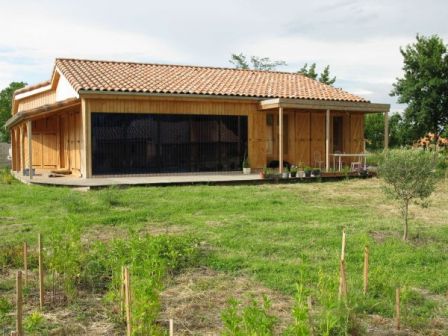 Les façades sud et ouest, les capteurs solaires thermiques en façade pour optimiser la capture hivernale